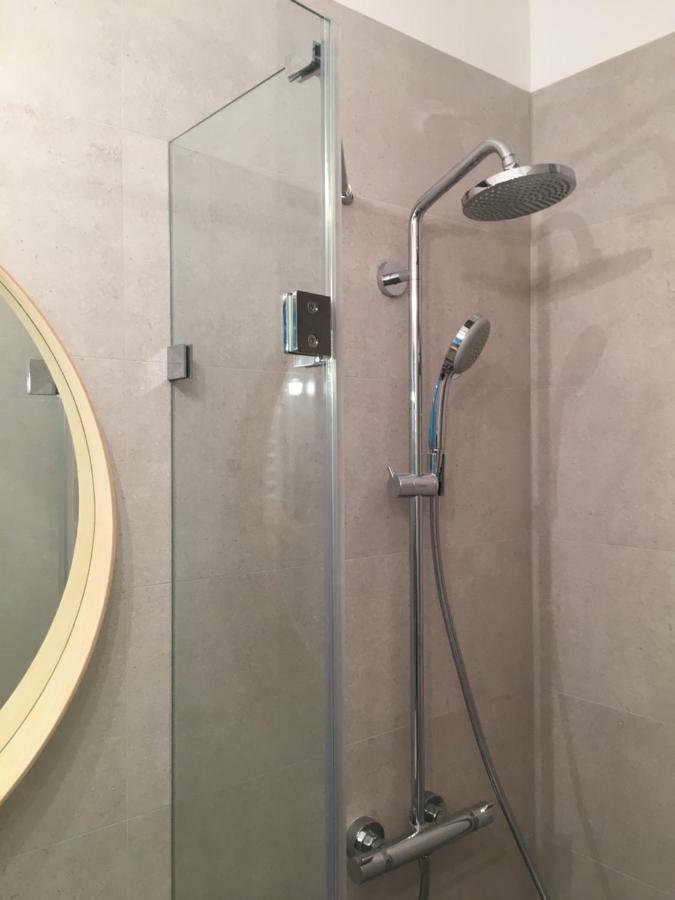 Shoq With Private Parking Apartament *